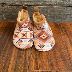 JOINFREE | Aztec Print Runner Sole Baby Bootie Slippers